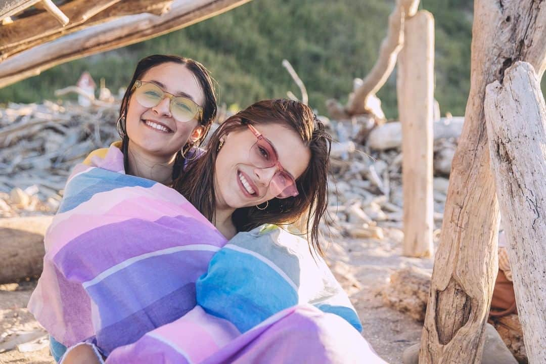 ブランディーナさんのインスタグラム写真 - (ブランディーナInstagram)「Una giornata in compagnia nella spiaggia di Fiorenzuola di Focara, piccolo borgo in provincia di Pesaro al confine tra Marche ed Emilia Romagna. Ci siete mai stati?  Ph @raoul_grandolfo   #brandinatheoriginal #summer2020 #summervibes #pareos #fashinitaly #marchetourism #fiorenzuoladifocara」7月28日 1時30分 - brandinatheoriginal