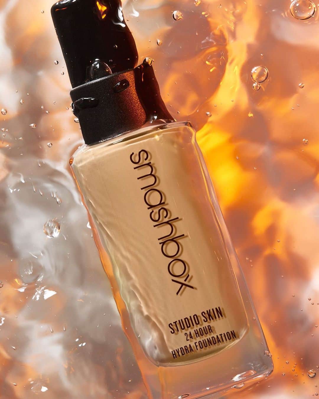 Smashboxのインスタグラム：「Breathable foundation for long, hot days. Get your Smashbox Studio Skin 24 Hour Oil-Free Hydra Foundation @sephora. 🌞」