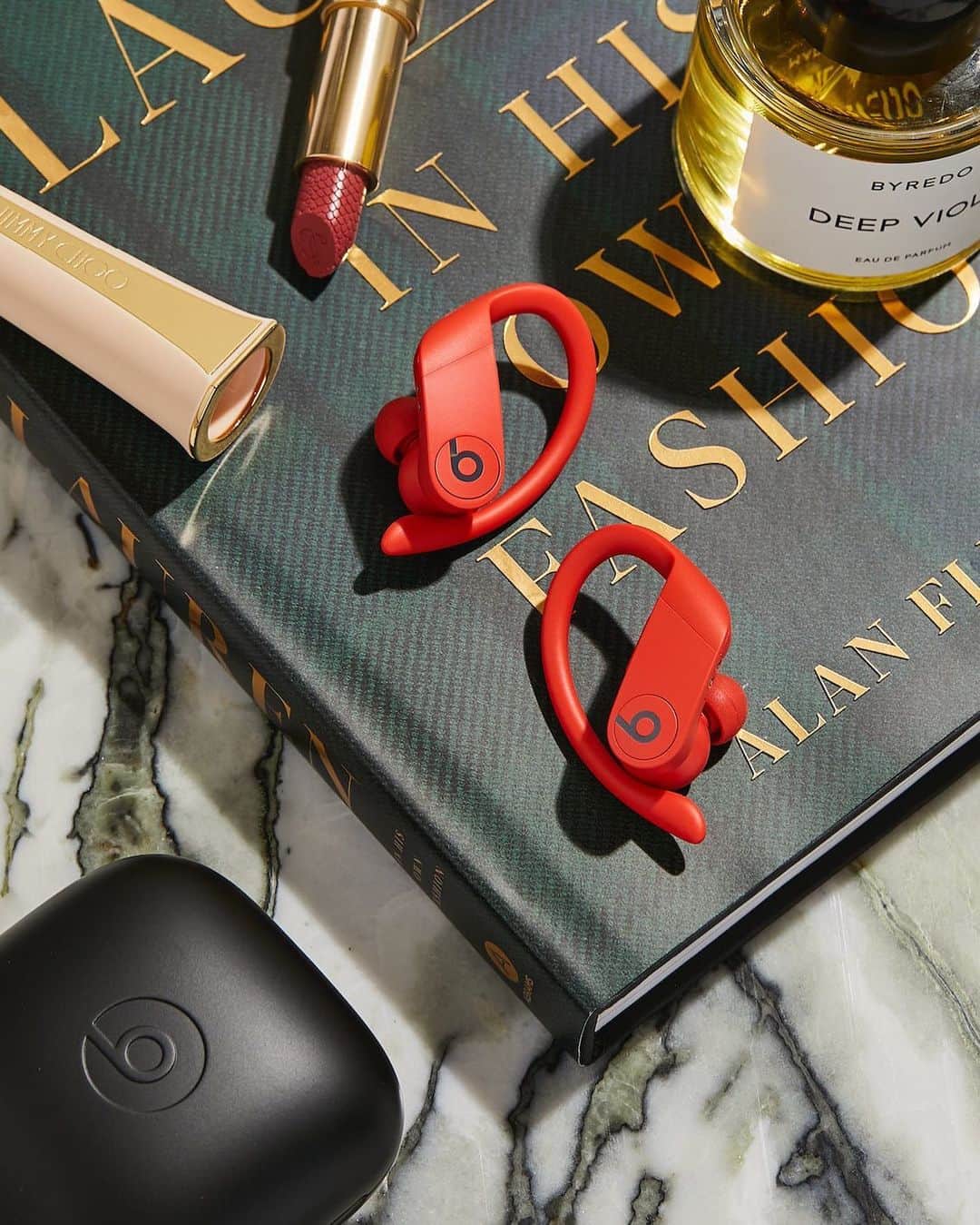 Harrodsさんのインスタグラム写真 - (HarrodsInstagram)「Is that our hearts beating faster? Or is it, in fact, our @beatsbydre #PowerbeatsPro? For maximum impact, we’re teaming our lipstick to this electrifying Lava Red pair – one of four newly released hues to discover in-store now. With dynamic range, balanced sound, noise isolation and up to nine hours of listening time, this revolutionary headphone performs as brilliantly as it looks.  Find Technology on the Fifth Floor.   #Harrods #HarrodsFashion #BeatsByDre」7月28日 1時54分 - harrods