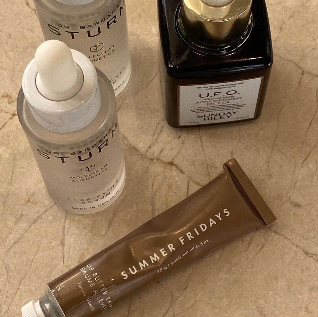 ソフィア・リッチーのインスタグラム：「What I put on my face ✨」