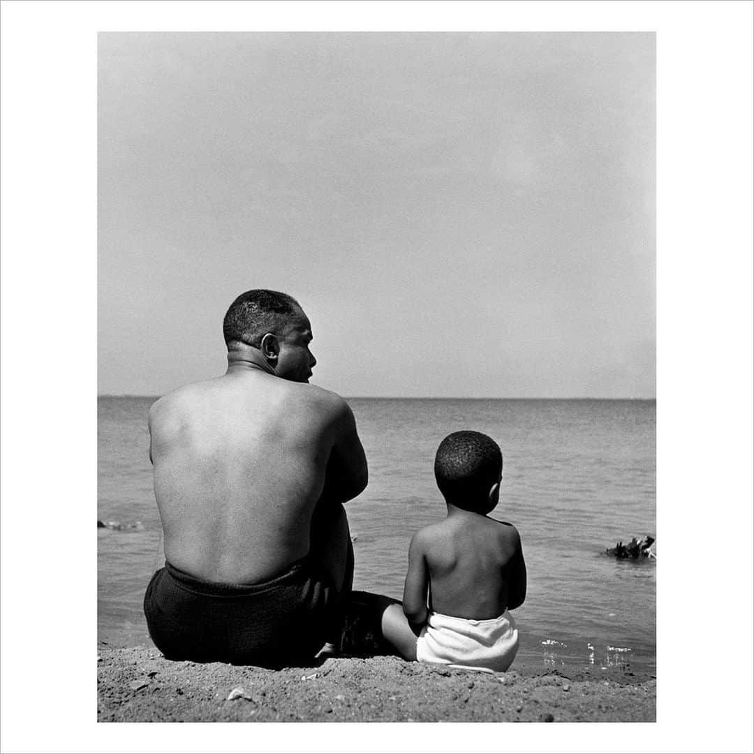 Magnum Photosさんのインスタグラム写真 - (Magnum PhotosInstagram)「“Expressing oneness was a central tenet of Wayne’s life and professional practice. He showed that here, on the shore of Chicago’s Lake Michigan in 1947. The image is a reflection of the intimacy, the comfort, and the respect he felt in his personal family life.⁠ ⁠ The statement below was written by Carl Sandburg for the seminal 1955 MoMA exhibition, Family of Man, which Wayne himself helped Edward Steichen to curate.⁠ ⁠ 'There is only one man in the world⁠ and his name is All Men.⁠ There is only one woman in the world ⁠ and her name is All Women.⁠ There is only one child in the world⁠ and the child’s name is All Children.'” – Jeanette Miller, Estate of Wayne Miller⁠ .⁠ Shop this image in Solidarity, the July Magnum Square Print Sale, in support of the @naacp and in collaboration with @voguemagazine. The sale is live until Sunday at the link at bio.⁠ .⁠ Magnum photographers and Vogue are both donating 50% of their proceeds to the @naacp, the longest-running, and largest civil rights organization in the United States.⁠ .⁠ PHOTO: Father and son at Lake Michigan. Chicago, Illinois, USA. 1947. ⁠ .⁠ © #WayneMiller/#MagnumPhotos⁠ ⁠ #MAGNUMSQUARE #Solidarity #printsale」7月28日 2時01分 - magnumphotos