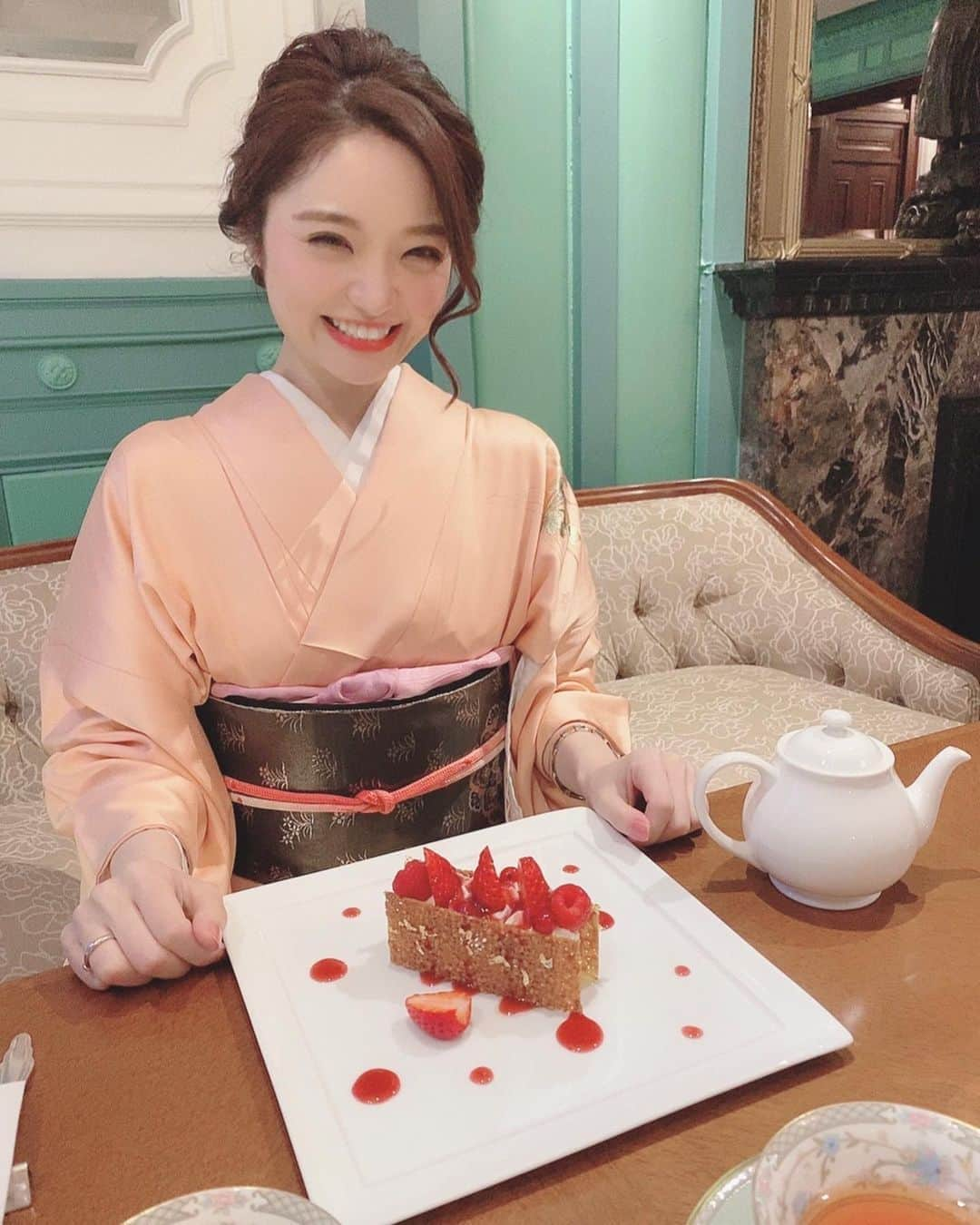 Kozueさんのインスタグラム写真 - (KozueInstagram)「. . お着物デートしたいなあ...🌸 甘いもの食べたいなあ...🍨 リハーサル頑張ってるからご褒美ほしい...← . . お着物　@mignon.hairsalon  ヘアセット着付け　@yamadaakiko さん🌸 . . #cyberjapan #サイバージャパン　#kimono #着物　#japan #日本　#京都　#kyoto」7月28日 12時59分 - kochaofficial_