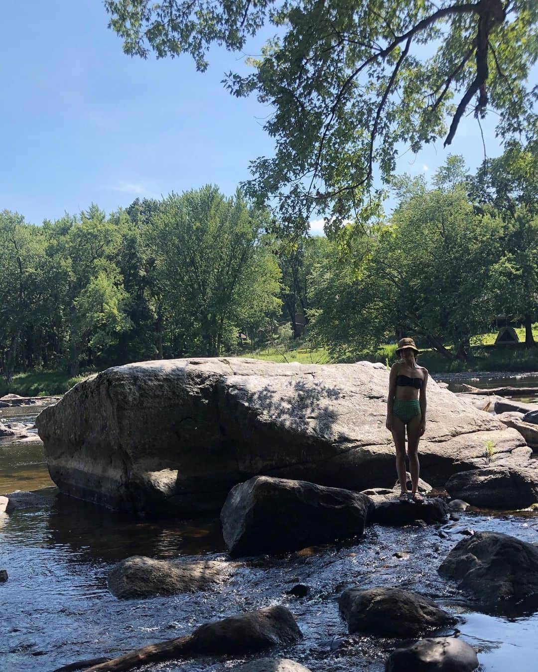 ベイカー恵利沙さんのインスタグラム写真 - (ベイカー恵利沙Instagram)「Perfect summer day 🎐 アップステートで生活して3ヶ月🌽 これまでしたことがなかった、 川や池で泳ぐことが新しい日常になった🦋」7月28日 11時36分 - bakerelisa