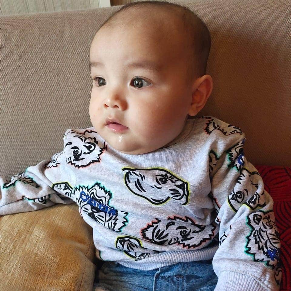 Vicky Shuさんのインスタグラム写真 - (Vicky ShuInstagram)「Hi GUIN!!  #guinandra5month Difotoin yuma @faiza_aljufri  Sweaternya dari bunda @natashayudhasoka」7月28日 11時37分 - vickyshu