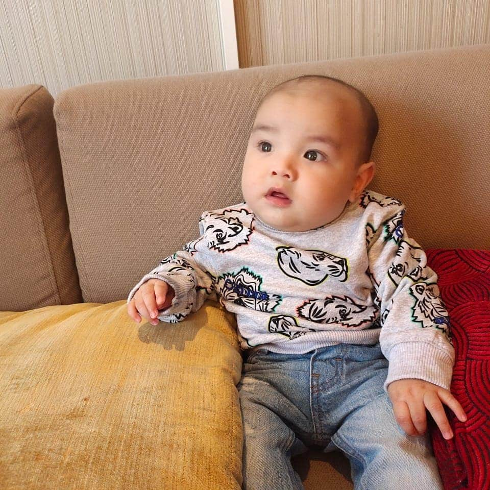 Vicky Shuさんのインスタグラム写真 - (Vicky ShuInstagram)「Hi GUIN!!  #guinandra5month Difotoin yuma @faiza_aljufri  Sweaternya dari bunda @natashayudhasoka」7月28日 11時37分 - vickyshu