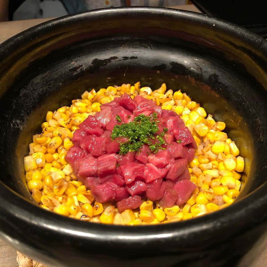 橋本梨菜さんのインスタグラム写真 - (橋本梨菜Instagram)「先日こんこん @kawajiyukiko  と2人でうしごろさんに 行ってきましたーーーっ🐮💛  西麻布のうしごろは何度もいくぐらいだいすきやねんけど、 地下にできた完全個室ははじめていきました！☺️🤟🏾めちゃ美味しかったあ〜っ。贅沢フルコース。  最後はとうもろこしとお肉のご飯！ 次の日の新幹線で食べてください🍙ってにぎってくれました☺️  こんこんsherbet加入1年おめでとう〜っ🎉🌟  #うしごろ #ushigoro #焼肉」7月28日 11時38分 - hashimoto_rina_