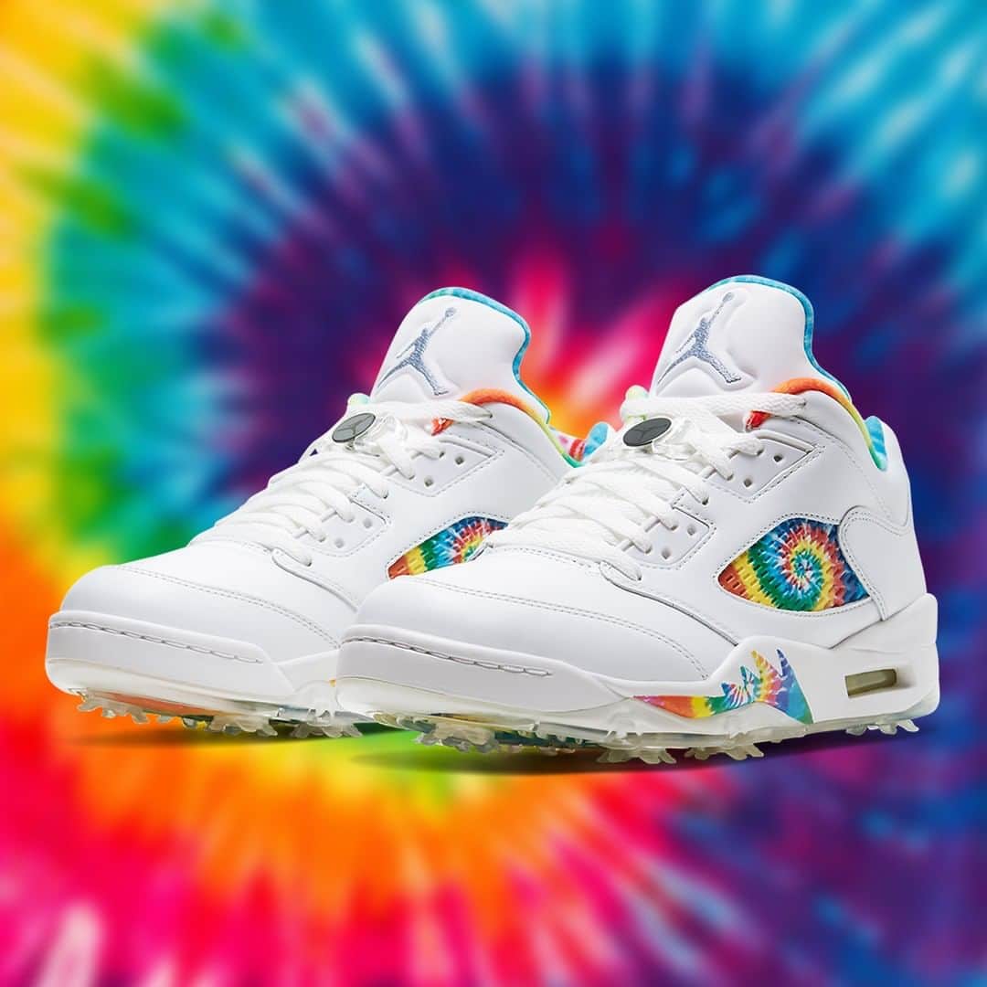 Sneaker Newsさんのインスタグラム写真 - (Sneaker NewsInstagram)「A groovy Air Jordan 5 for golfers appears in a "Tie Dye" edition, with the retro pattern appearing on the inner lining, mid-foot mesh, midsole accents, and outsole. For a closer look, hit the link in our bio.」7月28日 11時50分 - sneakernews