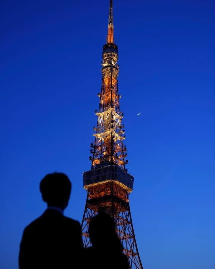 東京プリンスホテルさんのインスタグラム写真 - (東京プリンスホテルInstagram)「都会の夜空にきらめく東京タワー。⁣ 心地よい夜風に吹かれながら、大切な人とロマンチックな時間を過ごしてみませんか？⁣ ⁣ Tokyo Tower sparkling in the night sky of the city.⁣ Why don't you spend a romantic time with your loved one in a comfortable night breeze?⁣ ⁣ Share your own images with tagging by @tokyoprincehotel⁣ —————————————————————⁣ #東京プリンスホテル #tokyoprincehotel⁣ #プリンスホテル #princehotel⁣ ⁣ #日本 #JAPAN #東京 #tokyo⁣ ⁣ #travel #trip #travelgram #traveling #hotel #東京タワー #tokyotower #記念日 #anniversary」7月28日 12時00分 - tokyoprincehotel