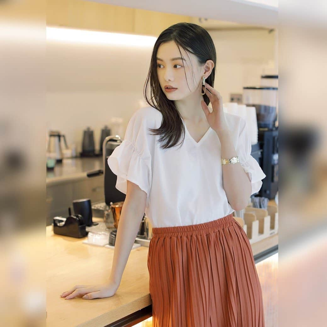 R_fashionさんのインスタグラム写真 - (R_fashionInstagram)「. . GINGER　9月号 掲載アイテム . 本日のpickup！ . tops👗;　@garageshop_rakuten  Bangle;  私の毎日アクセサリー paris k's . . . 画像左下🛍 or 画像tap でアイテム詳細 ------------------------------------------------ GINGER×楽天✨最新号✨ 👗夏ファッションのお悩み解決アイテム👡 は　プロフィールリンクからチェックしてくださいね🕊❤︎ ------------------------------------------------ #r_fashion  #gingerweb #gingermagazine」7月28日 12時05分 - rakutenichiba.fashion