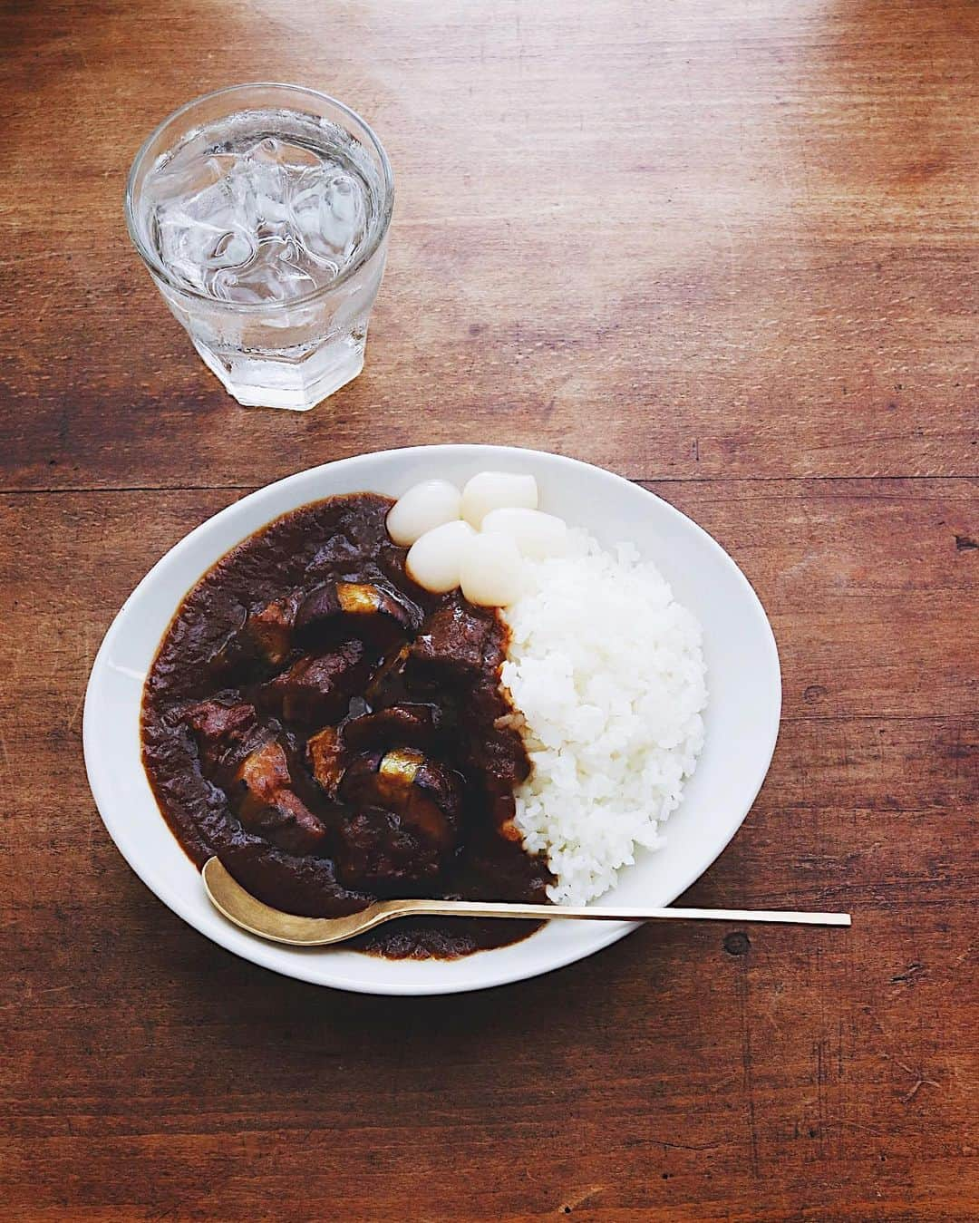 樋口正樹さんのインスタグラム写真 - (樋口正樹Instagram)「beef curry . お昼ごはんの ビーフカレー 揚げナス入り、 らっきょ添え。 . . #ビーフカレー #カレーライス #2日目のカレー #濃厚な味わい #beefcurry #curry #currygram #🍛」7月28日 12時21分 - higuccini