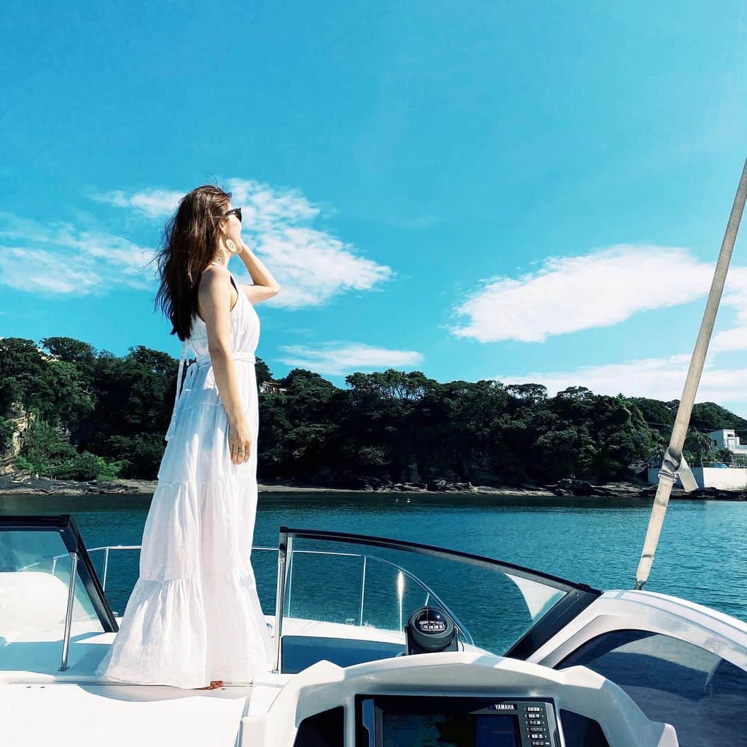 三浦マキのインスタグラム：「Cruise day. クルージング。ようやく夏らしい遊びができた☀️ * * * * #cruising #cruise #cruiseship #summer#summervibes」