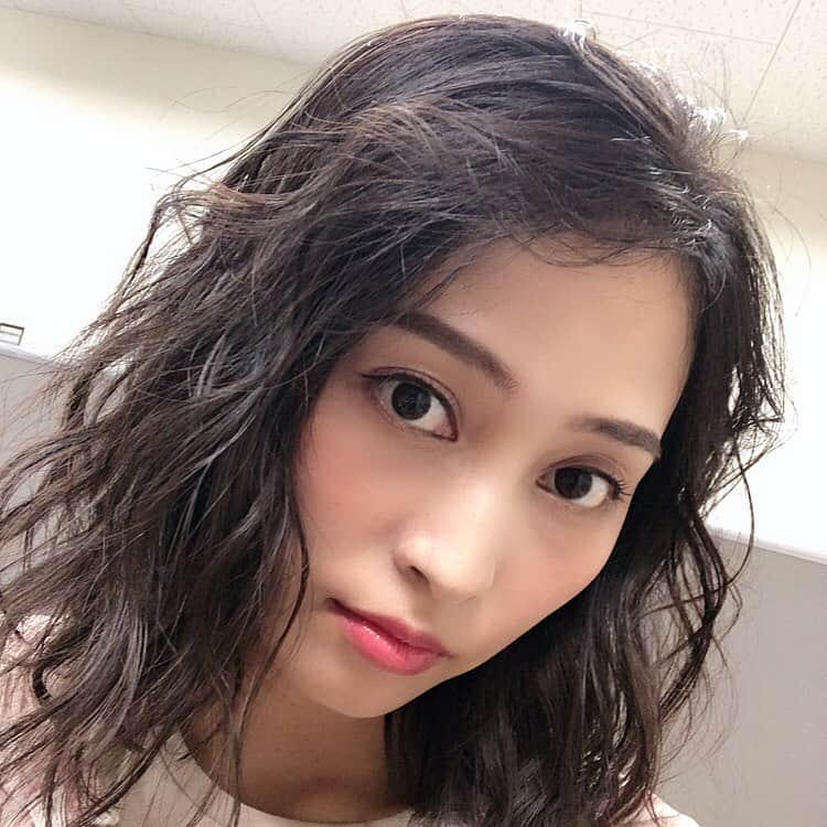 前田友香さんのインスタグラム写真 - (前田友香Instagram)「髪の毛くるくる🤩﻿ ﻿ ﻿ この髪型好きー♡♡♡﻿ ﻿ ﻿ ﻿ #hairmake﻿ #hair﻿ #make﻿ #model﻿ #OFFICENOIR﻿ @officenoir」7月28日 12時34分 - yukamaeda.maeyuka