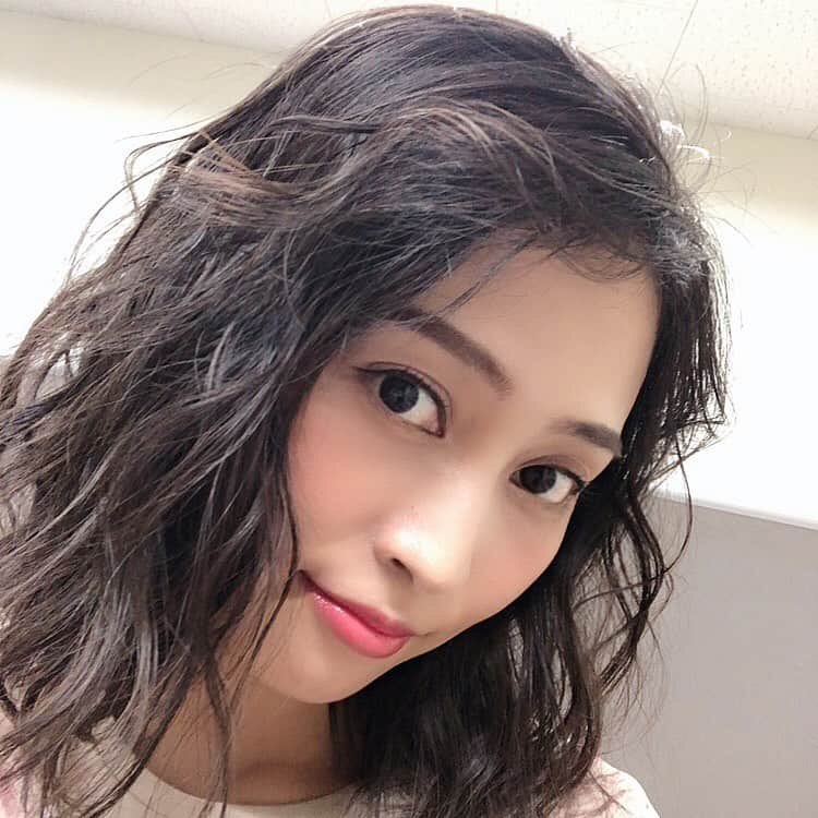 前田友香さんのインスタグラム写真 - (前田友香Instagram)「髪の毛くるくる🤩﻿ ﻿ ﻿ この髪型好きー♡♡♡﻿ ﻿ ﻿ ﻿ #hairmake﻿ #hair﻿ #make﻿ #model﻿ #OFFICENOIR﻿ @officenoir」7月28日 12時34分 - yukamaeda.maeyuka