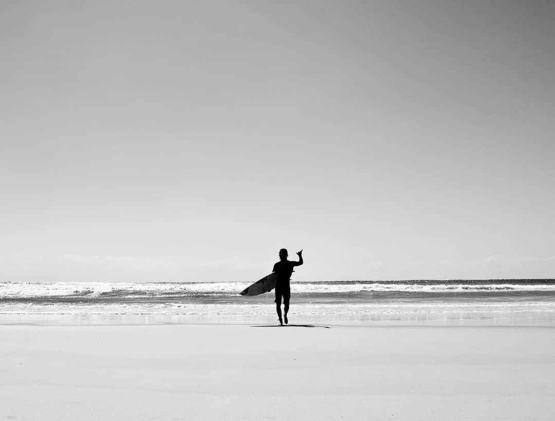 ジョーディ・スミスのインスタグラム：「🤙🏼 enjoy the week 📷 @morganmaassen @oneillusa」