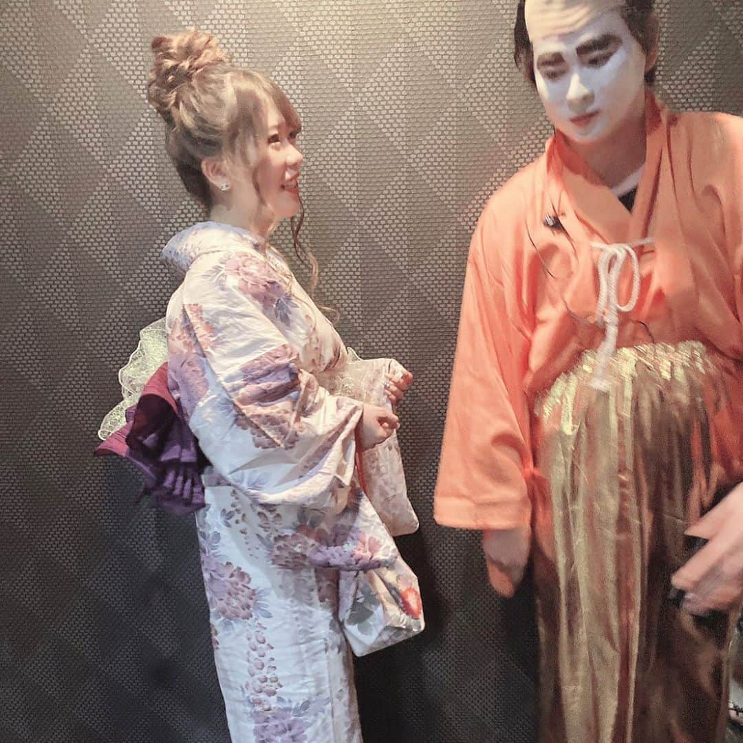 愛咲えれなのインスタグラム：「.. . このしばちゃんつぼやったw ちょっと顔が引いてるのが おもろい。笑笑 . 大阪府大阪市中央区東心斎橋2-3-17 パピヨンビルB1F . Club IRIS 愛咲 えれな  . #愛咲えれな #きゃばきゃば #撮影 #キャバ嬢 #iris #キャバクラ #クラブ #ミナミ #北新地 #宗右衛門町 #ポケパラ #指名 #えれな #シャネル #バースデーイベント #シャンパン #アルマンド #踊れるキャバ嬢 #踊れるキャバ嬢といえばえれな #イリス #ホステス #いいね返し #キャバ #ソウメイジャパン #ベルロゼ　#クラブイリス #黒髪ロング #フォロー増やしたい #ワイシャツ #自粛中」