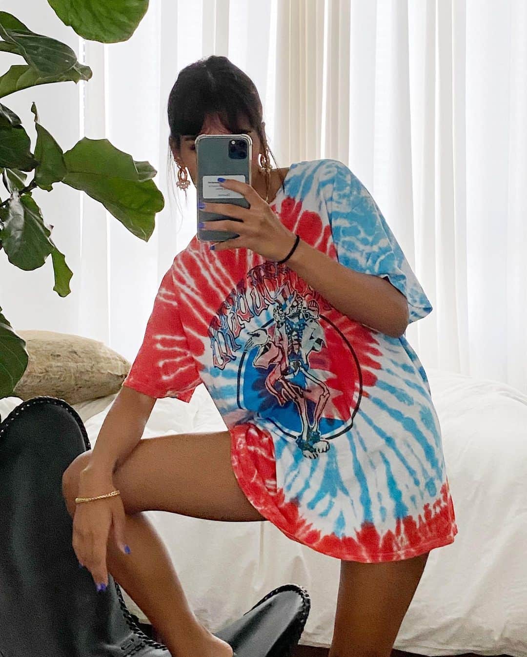 Urban Outfittersさんのインスタグラム写真 - (Urban OutfittersInstagram)「@endlesslyloveclub in our at-home uniform: extra soft, oversized graphics. #UOonYou」7月28日 4時01分 - urbanoutfitters