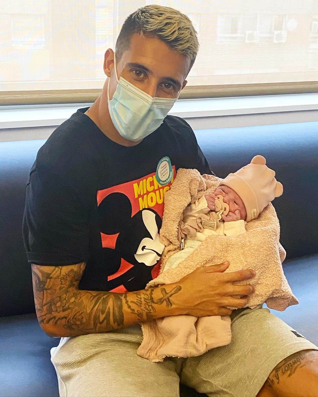 クリスティアン・テージョのインスタグラム：「Ivana Tello López ▪️27/07/2020 ▪️19:00PM ▪️3Kg 050g @lorenaloal eres la mejor!!!💚 #FamiliaDe5」