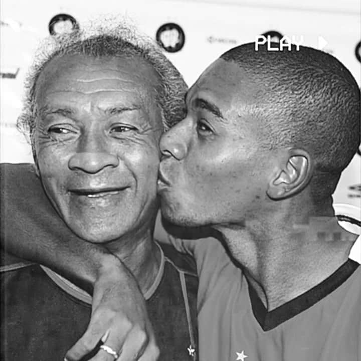 フェルナンジーニョのインスタグラム：「Feliz aniversário ao melhor de todos! 🙏🏾🙌🏾👏🏾🙏🏾🙌🏾👏🏾🙌🏾🙏🏾👏🏾👏🏾 Te amo meu pai, peço a Deus que  preserve a sua saúde a cada dia que passa.  #happybirthday #luizao」