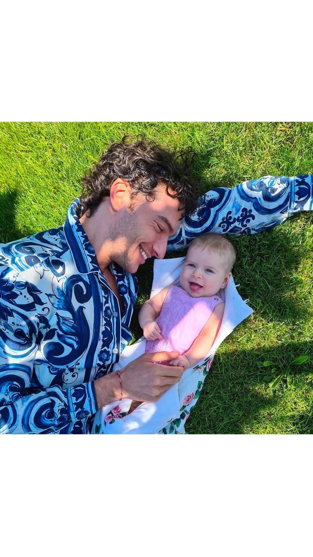 のインスタグラム：「⁣ From parenting to working out with @aurelien_muller_official. ⠀  ⠀ Continue to support fundraising for @fondazionehumanitasricerca at the link in bio. ⠀ #DGFattoInCasa is an extension of Amore For Scientific Research project with @humanitas.university and is presented in partnership with For Funding by @intesasanpaolo Bank.⠀  ⠀ #DolceGabbana ⠀」
