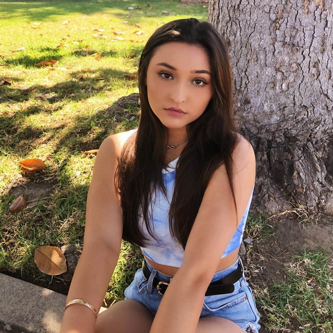 テイラー・グラブスのインスタグラム：「💙💙 use code “teilor2” for 18% off @zaful @zaful.au」