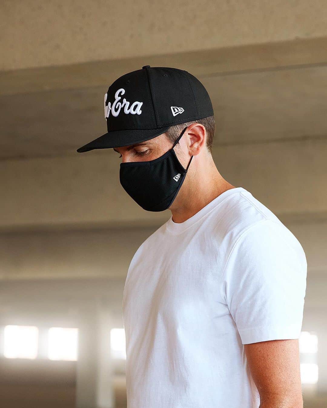 ニューエラ・キャップのインスタグラム：「Coming in August; New Era branded face masks. Featuring a breathable lightweight material, flexible nose piece, and adjustable ear straps. Additional colorways and team options to come.」