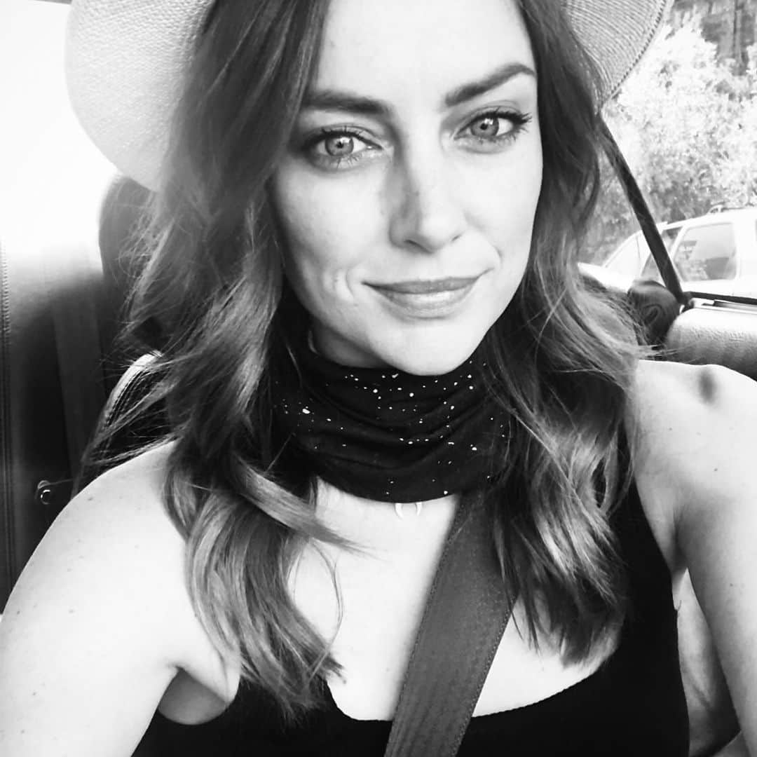 ジェシカ・ストループのインスタグラム：「#challengeaccepted To all the badass women in my life, those who lift me up, support me through failure, inspire me to love myself wholly and unflinchingly, who show me how to own my space and breathe into the uncomfortable, you have my heart, my respect and my gratitude. Proud to stand next you in this life. All my love, forever ❤️🔥🥰 #womensupportingwomen #letsraisefearlessdaughters thanks @jenniferbkaiser」