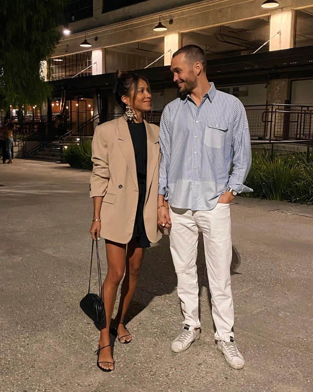 ジュリー・サリニャーナのインスタグラム：「I never knew what it was like to be able to look at someone and smile for no reason until I met you @kevinberruuu je t'aime ❤️」