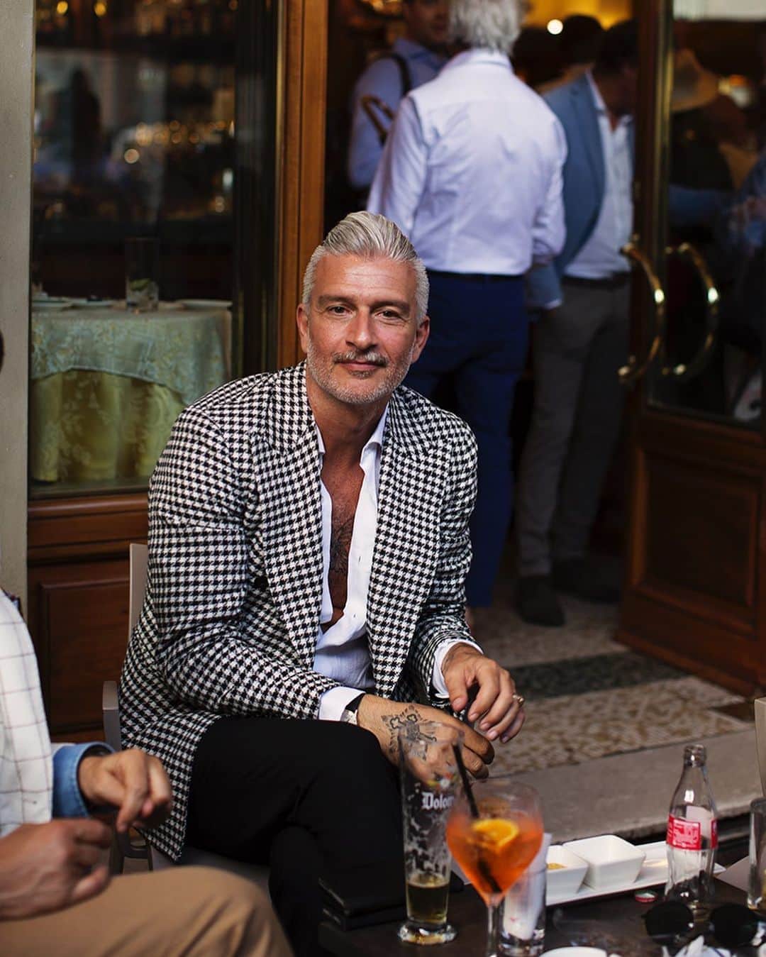 のインスタグラム：「I wish I was having a @campariofficial with my friend @domenicogianfrate at Caffé Gilli, Florence」