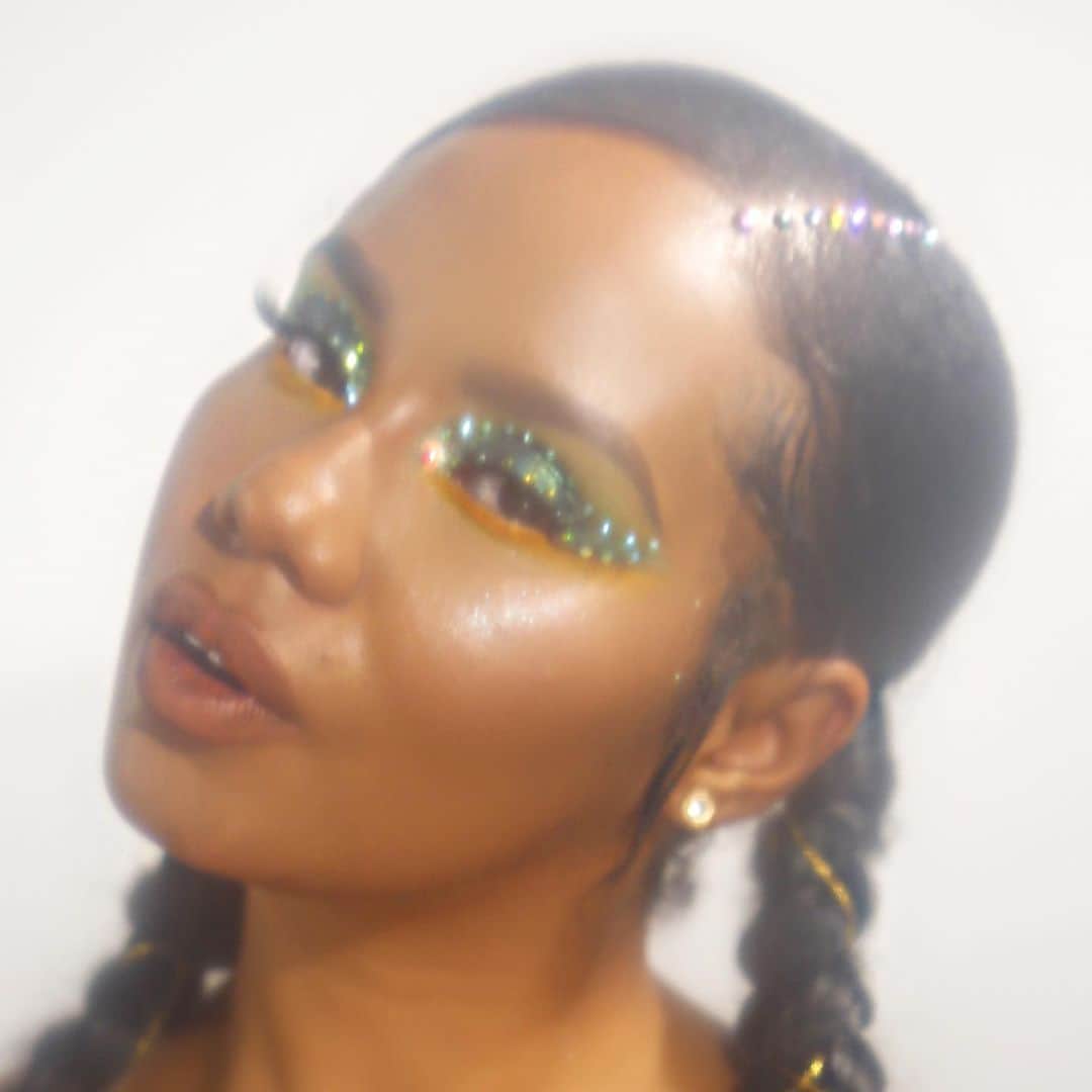 BH Cosmeticsさんのインスタグラム写真 - (BH CosmeticsInstagram)「@Nana.Yo.Bizness is our green QUEEN 💚👑 She's rocking our exclusive #getstonned rhinestones set (only available on our site!) plus the Pistachio shadow palette (sold out on our site so now available only online at @ultabeauty while it lasts!) #bhsweetshoppe #bhcosmetics」7月28日 5時07分 - bhcosmetics