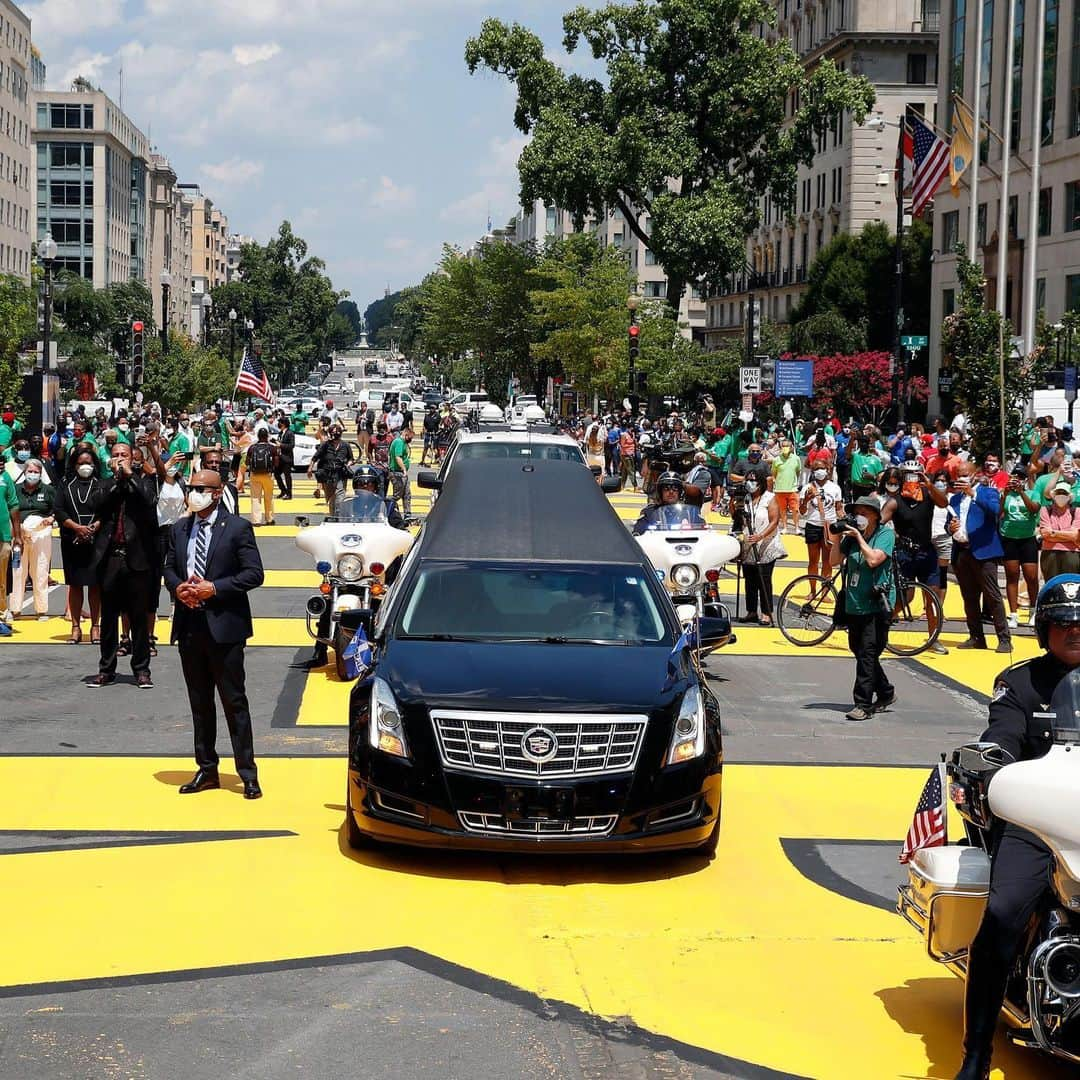 TIME Magazineさんのインスタグラム写真 - (TIME MagazineInstagram)「The flag-draped casket of Rep. John Lewis arrived at the U.S. Capitol in Washington, D.C., on July 27, where he will lie in state as lawmakers pay tribute to the civil rights icon and longtime Georgia Congressman. Lewis, who died at 80 on July 17, becomes the first Black lawmaker to lie in state in the Rotunda, the Associated Press reports. Later, a public viewing would take place outside. In these photographs: the hearse carrying Lewis’ body drives on Black Lives Matter Plaza near the White House; a man sits alone inside the Rotunda before the memorial service; Lewis' casket arrives on the East Front of the U.S. Capitol; a tribute outside the nearby United Methodist Building; members of Congress pay their respects; and Reta Cosy, of Upper Marlboro, Md., holds a #BlackLivesMatter sign outside the Capitol. Photographs by @alex_brandon—Pool/@apnews; @mattmcclainphoto—@washingtonpost/Pool/@apnews; @nytmills—@nytimes/Pool/@afpphoto/@gettyimages; @sarahsilbiger—Bloomberg/@gettyimages; Shawn Thew (@shawno66)—Pool/@epaphotos-EFE/@shutterstock; and @billclarkphotos—@rollcall/@gettyimages」7月28日 5時16分 - time