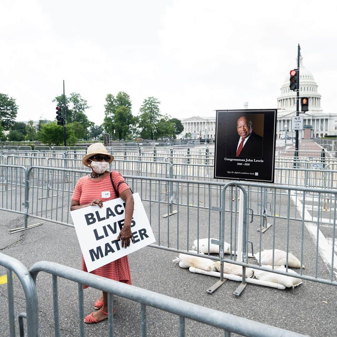 TIME Magazineさんのインスタグラム写真 - (TIME MagazineInstagram)「The flag-draped casket of Rep. John Lewis arrived at the U.S. Capitol in Washington, D.C., on July 27, where he will lie in state as lawmakers pay tribute to the civil rights icon and longtime Georgia Congressman. Lewis, who died at 80 on July 17, becomes the first Black lawmaker to lie in state in the Rotunda, the Associated Press reports. Later, a public viewing would take place outside. In these photographs: the hearse carrying Lewis’ body drives on Black Lives Matter Plaza near the White House; a man sits alone inside the Rotunda before the memorial service; Lewis' casket arrives on the East Front of the U.S. Capitol; a tribute outside the nearby United Methodist Building; members of Congress pay their respects; and Reta Cosy, of Upper Marlboro, Md., holds a #BlackLivesMatter sign outside the Capitol. Photographs by @alex_brandon—Pool/@apnews; @mattmcclainphoto—@washingtonpost/Pool/@apnews; @nytmills—@nytimes/Pool/@afpphoto/@gettyimages; @sarahsilbiger—Bloomberg/@gettyimages; Shawn Thew (@shawno66)—Pool/@epaphotos-EFE/@shutterstock; and @billclarkphotos—@rollcall/@gettyimages」7月28日 5時16分 - time