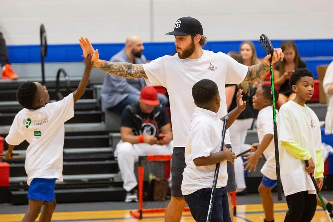 ダラス・スターズさんのインスタグラム写真 - (ダラス・スターズInstagram)「Tyler Seguin is our nominee for the King Clancy Memorial Trophy, which annually recognizes leadership qualities and contributions to the community 💚」7月28日 5時25分 - dallasstars