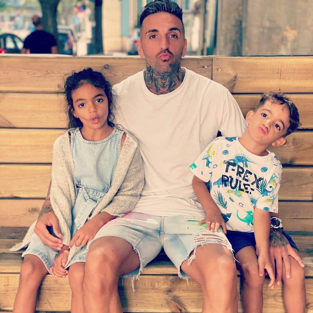 ミゲル・ロペスのインスタグラム：「Que saudades eu tinha de vocês meus amores ❤️ #amoreterno #meusfilhos #liaediego #aminhavida #porvocestudo」