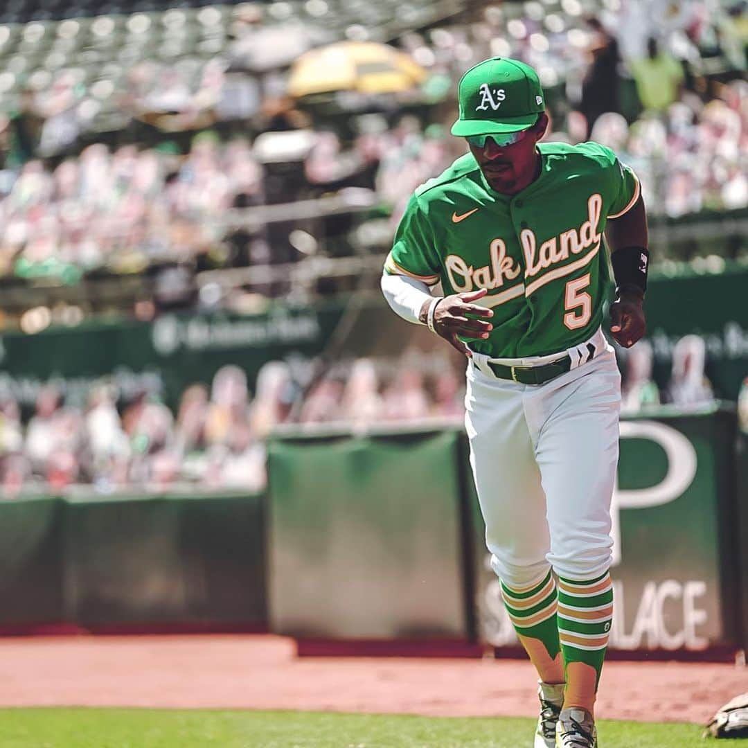 オークランド・アスレチックスさんのインスタグラム写真 - (オークランド・アスレチックスInstagram)「Happy Monday from the team with the best uniforms in all of baseball and it’s not even close. #RootedInOakland」7月28日 5時39分 - athletics