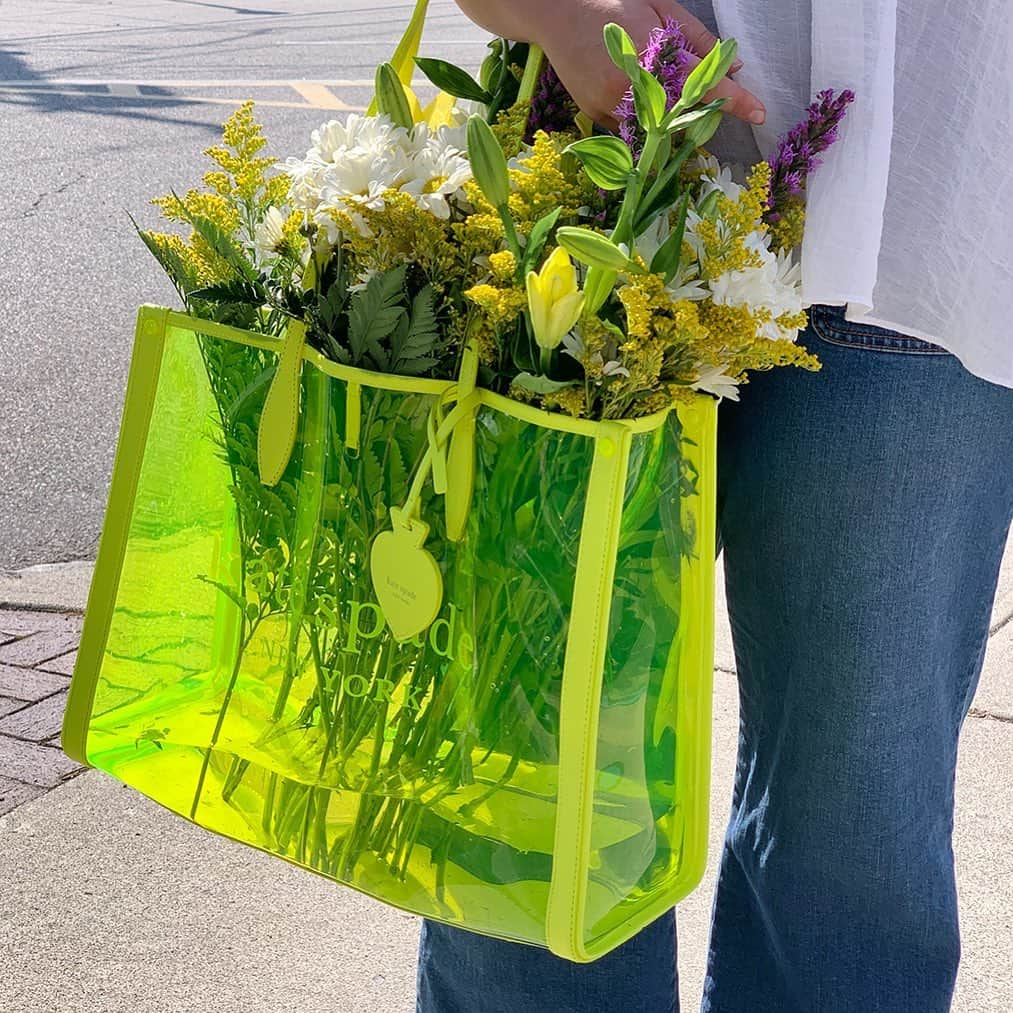 ケイト・スペードさんのインスタグラム写真 - (ケイト・スペードInstagram)「hydrating. 🥀」7月28日 5時56分 - katespadeny