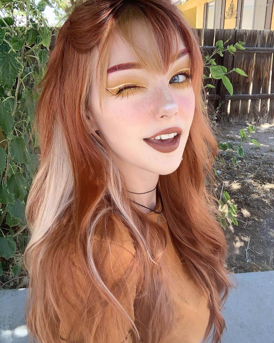 Nicole Eevee Davisのインスタグラム：「I’ve come to the realization that the look I’m aiming for here is a shot in the dark at a Chandra and Alexstrasza hybrid 🤔 still spicy, but that mild spice you can get away with in your daily life without lighting your shoulders on fire and sprouting horns.」