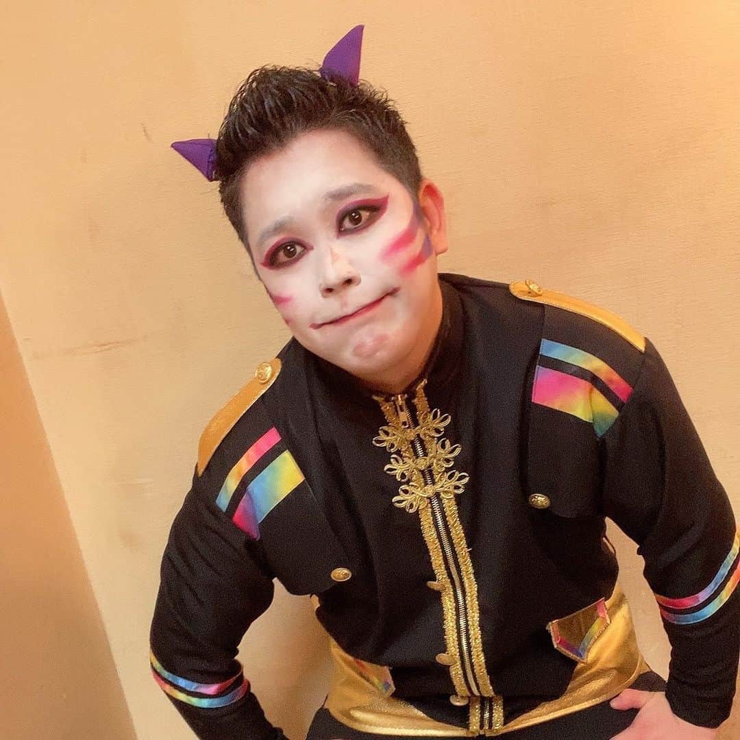 たっしーのインスタグラム：「たしがいちばん🌈🛴 ＊ #モノクローン #虹色担当 #たっしー #アイドル」