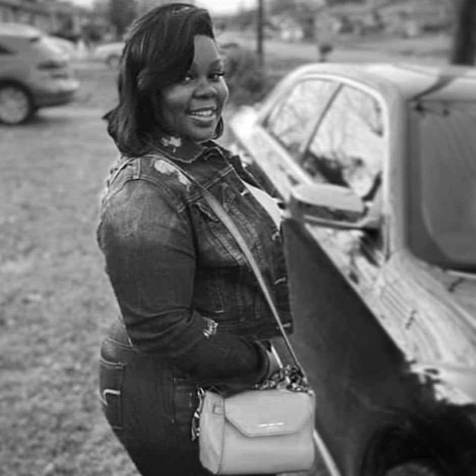 ブリット・マーリングのインスタグラム：「#challengeaccepted // thank you @ericachidi // #womensupportingwomen means protecting black women  #breonnataylor ‘s killers still have not been arrested. Their names are:  Myles Cosgrove Jonathan Mattingly Brett Hakinson  Call Mayor Fisher today and demand justice: 502.574.2003 or greg.fisher@louisvilleky.gov  Women are especially powerful when we use our collective voice to fight for those who have been silenced.  I pass the challenge onto all the glorious women I know and don’t yet know to keep fighting for #justiceforbreonnataylor」