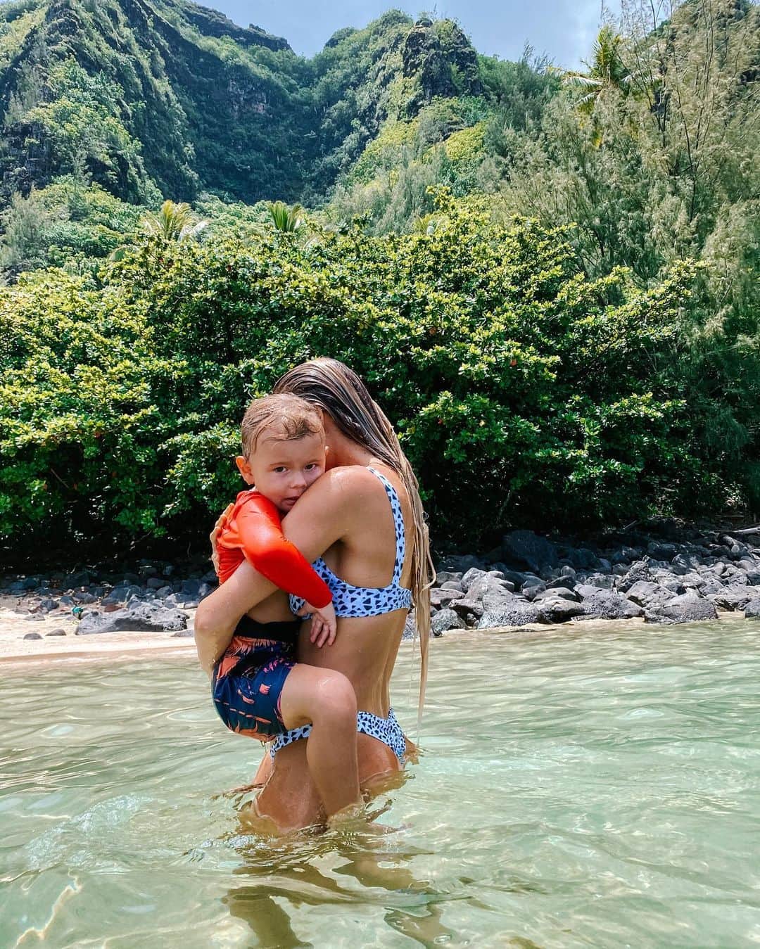 アラナ・ブランチャードのインスタグラム：「My everything. Just posted a new video on on a summers day with us. Link is in the bio💙」