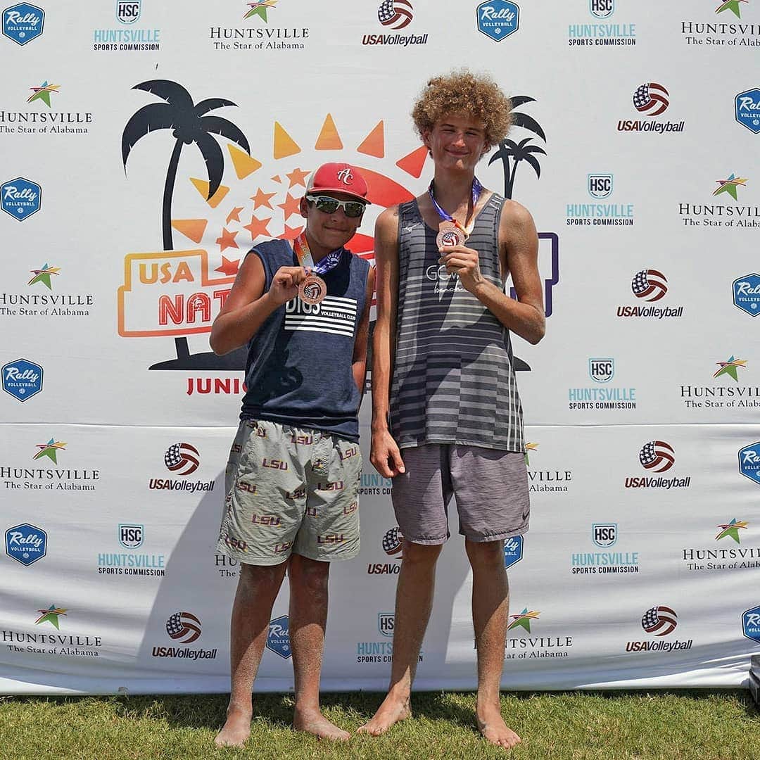 USA Volleyballさんのインスタグラム写真 - (USA VolleyballInstagram)「📣Cheers📣 for our medalists in the boys 12U, 14U and 18U divisions on Day 6 of the USA National Beach Tour Junior Championship! - - - Story 🔗 in our bio 📷 @quadcphotography  @rallyvolleyball  @huntsvilleparksandrecreation  - - - Boys 18U 🥇Gold: Nick Eichenberger/Callahan Hefner 🥈Silver: Christopher Connely/Ryan Peluso 🥉Bronze: Jacob Miller/Dominic Hagerty Boys 14U 🥇Gold: Harrison Gerard/Caleb Blanchette 🥈Silver: Ethan Romero/Luke Couret 🥉Bronze: Caleb Kidden/Richard Getteau Boys 12U 🥇Gold: Cole Esparza/Sutton Massey 🥈Silver: Sam Dicken/Kaden Buchanan」7月28日 7時01分 - usavolleyball