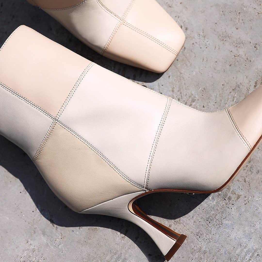 サムエデルマンのインスタグラム：「The Trend: Sculptural Heels.   FORCES OF NATURE, our pre-Fall 2020 collection.  Inspired by the essential elements of Earth, Air, Fire and Water. Fashion is our fifth element, core to our brand this season.  Available July 31.  Coming soon to Samedelman.com #SamEdelman #FORCESOFNATURE #PreFall2020」