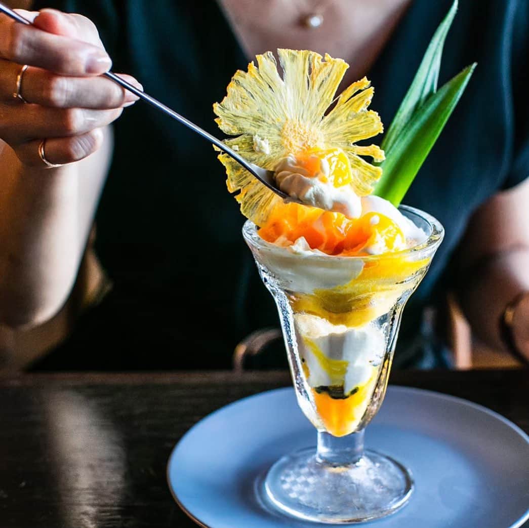 THE LUIGANS Spa&Resortさんのインスタグラム写真 - (THE LUIGANS Spa&ResortInstagram)「* 『Tropical Parfait』 宮崎県産のマンゴーをふんだんに使い、 ココナッツとマンゴーのシャーベットやモヒートのジュレが層になった、最後まで飽きなくお楽しみいただける トロピカル気分満点のパフェです。 ザ・ラウンジ オン ザ ウォーターにて、夏季限定でご用意しております。  #luigans #parfait #sweets」7月28日 7時23分 - theluigans