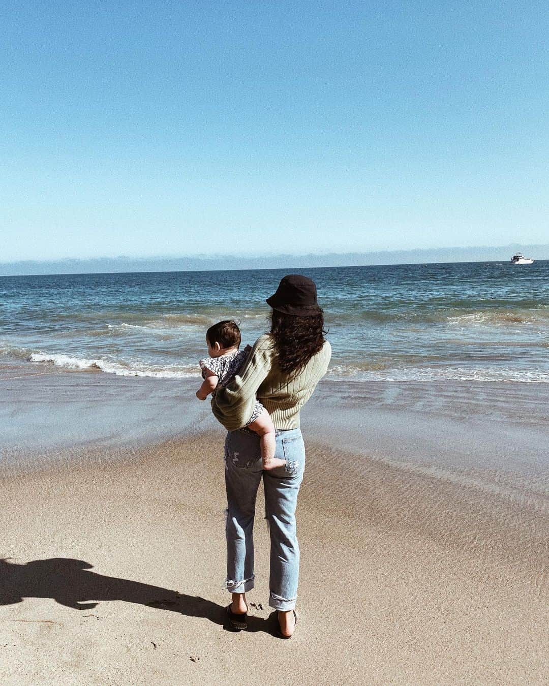 cassieのインスタグラム：「Frankito Banana, my favorite girl. Captured by @melissaandre」