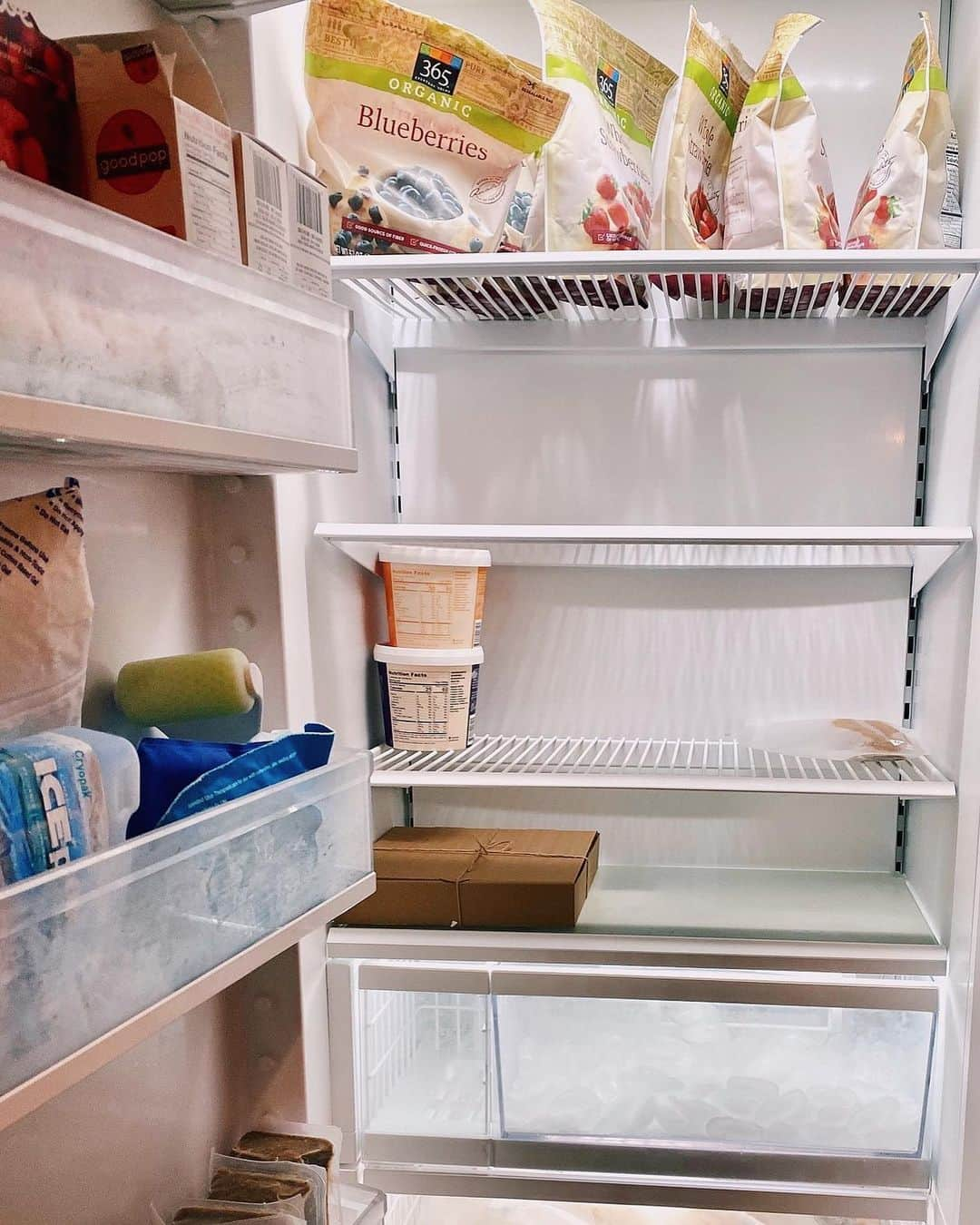 JEN ATKINさんのインスタグラム写真 - (JEN ATKINInstagram)「Donated the carbs / sugar snacks in our fridge & pantry and ... here’s what’s left 🥴 any low carb recipe accounts i need to follow?? (The popcorn x @croftandkingsley cookies leftover are for kids who come for backyard hangs I swear)」7月28日 7時50分 - jenatkinhair