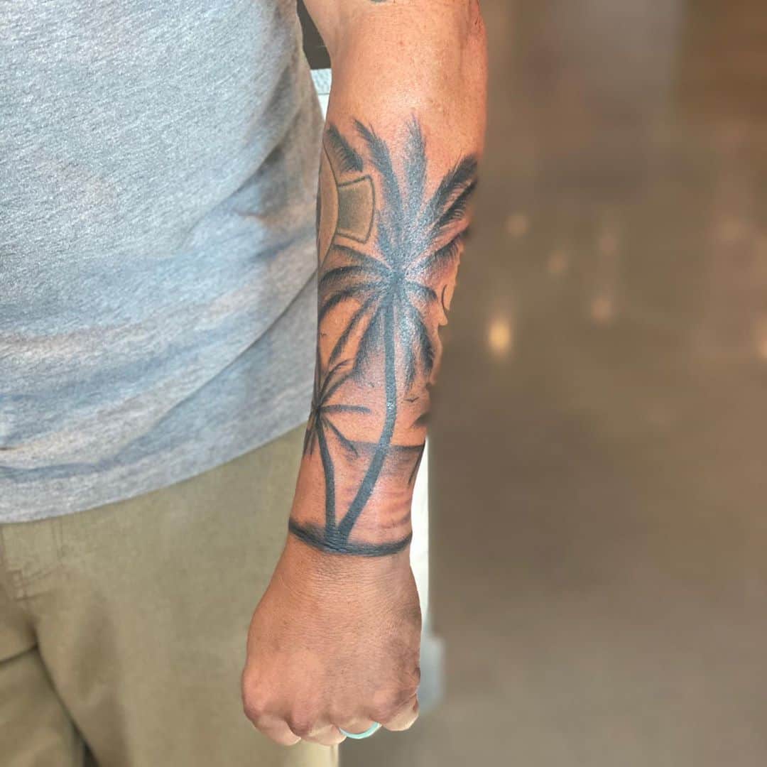 のインスタグラム：「Thanks to my dude @bubbaitattoos for making a house call today!@brandedtattooco」
