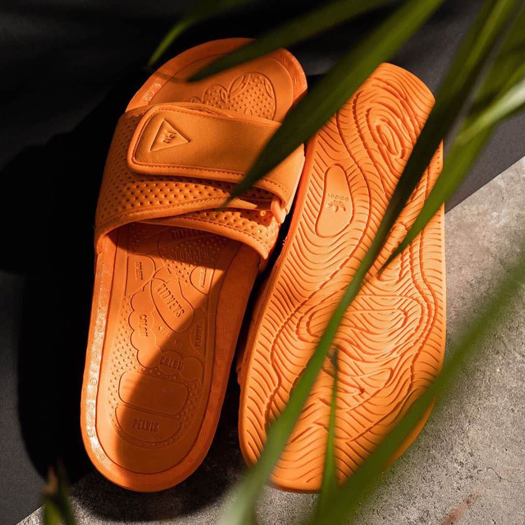 HYPEBEASTさんのインスタグラム写真 - (HYPEBEASTInstagram)「@hypebeastkicks: @pharrell and @adidas keep it comfy with its new BOOST-filled slides perfect for the summer. Prepared in tonal orange, black and yet-to-be-revealed pink colorways, each slide manages to pack a substantial amount of detail into its stripped-back build and promises the signature full-foot comfort associated with bouncy BOOST foam. Pick up a pair at retailers like @asphaltgold_sneakerstore for approximately $116 USD on August 1.⁠⠀ Photo: Asphalt Gold」7月28日 8時01分 - hypebeast