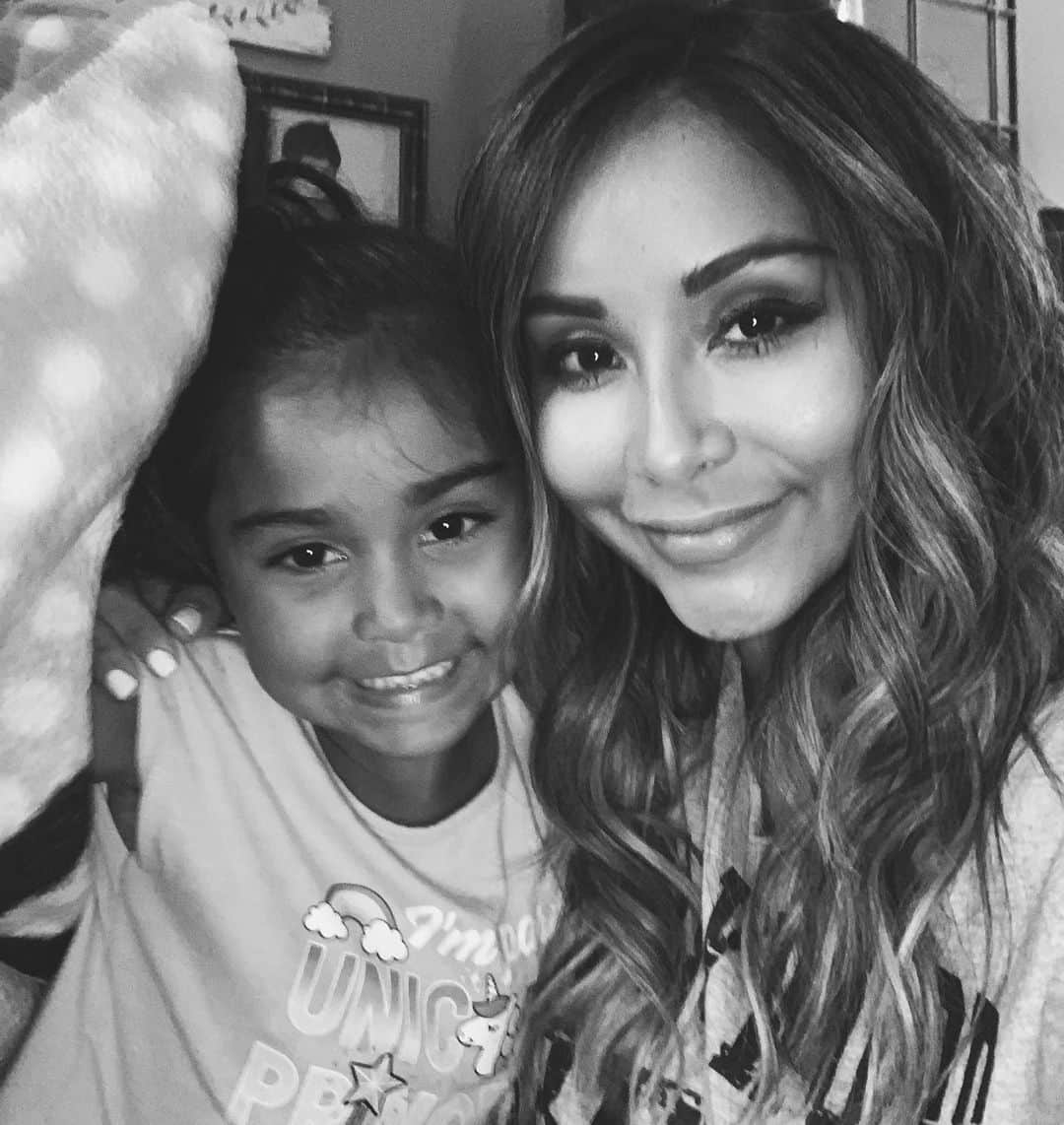 ニコール・ ポリッツィのインスタグラム：「YAS QUEENS ! So many of my mawma’s nominated me, thank you🙏🏽💋 I got all of your backs! We are unstoppable !! I nominate ALL MY LADIES reading this!💋💋 #womensupportingwomen」