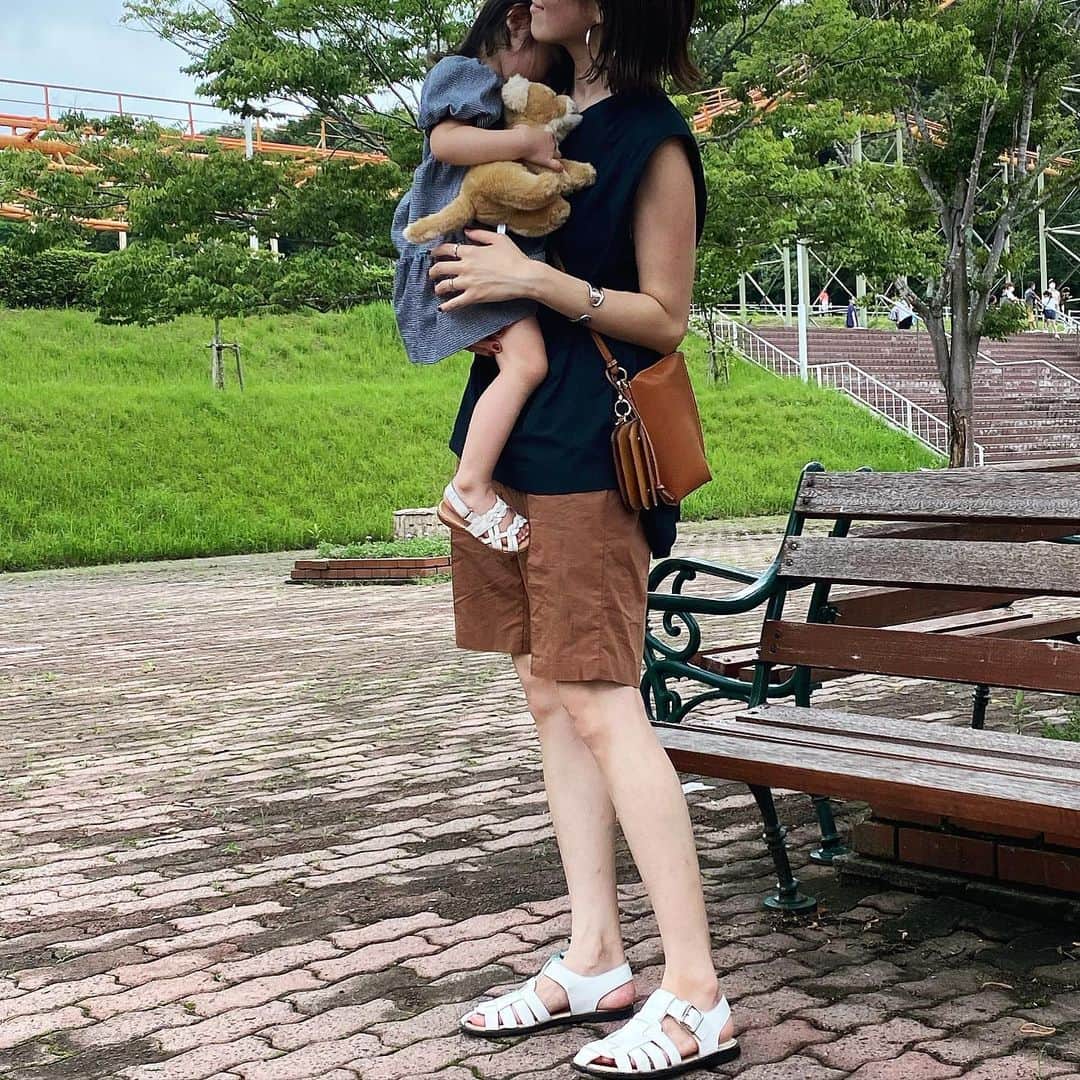美生のインスタグラム：「📍姫路セントラルパーク﻿ ﻿ 初めてのドライブスルーサファリ🦧🦒🐘﻿ 車でパーク内を回れるなんて😳﻿ ﻿ 思った以上に近くで見られて﻿ 娘たちも大興奮！﻿ ﻿ ﻿ 買ってもらったトラの🐯ぬいぐるみは﻿ 大のお気に入りで﻿ 本日も登園するまで抱っこしてた👧🏻﻿ ﻿」
