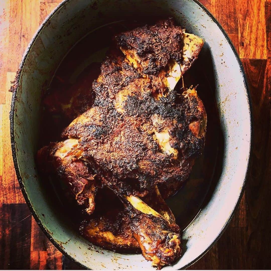 ケリスのインスタグラム：「Rub me please . Falling off the bone slow cooked lamb with you guessed it GOLD MINE BOX RUB all over it. Divine ! Bountyandfull.com」