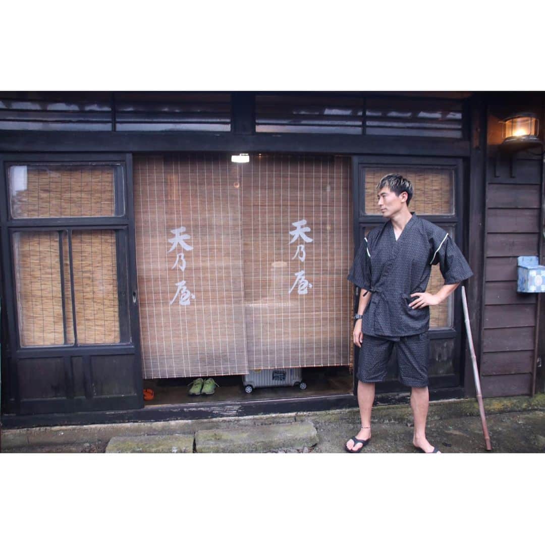 北野貴之さんのインスタグラム写真 - (北野貴之Instagram)「昨日からずっとずっと雨で、電波悪し。しかし、心の乱れなし。 雨でもやることあるので。 夜はこの甚平スタイルで。  #夜は#甚平」7月28日 8時36分 - takashi_kitano